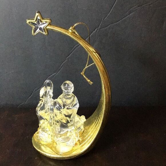 Ornament ￼ Vintage, holy family manger Nativity scene - Picture 4 of 6